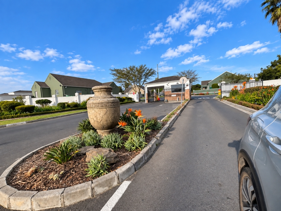 To Let 3 Bedroom Property for Rent in Eikenbosch Western Cape